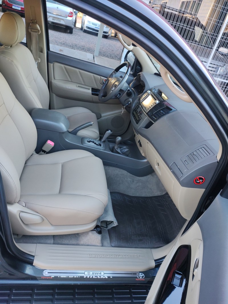 HILUX SW4 3.0 SRV 4X4 7 LUGARES 16V TURBO INTERCOOLER DIESEL 4P AUTOMÁTICO - 2013 - TRêS COROAS