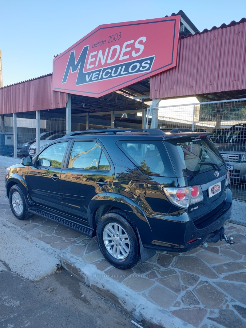 HILUX SW4 3.0 SRV 4X4 7 LUGARES 16V TURBO INTERCOOLER DIESEL 4P AUTOMÁTICO - 2013 - TRêS COROAS