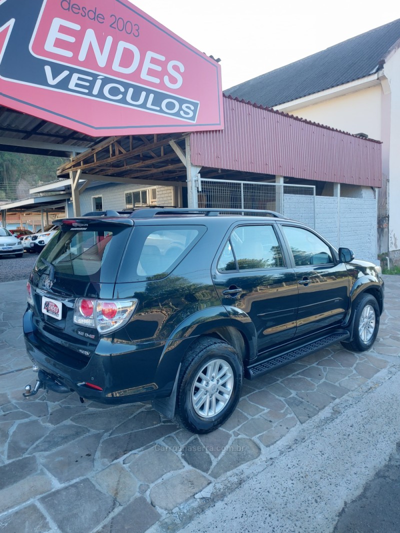 HILUX SW4 3.0 SRV 4X4 7 LUGARES 16V TURBO INTERCOOLER DIESEL 4P AUTOMÁTICO - 2013 - TRêS COROAS