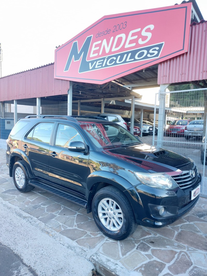 HILUX SW4 3.0 SRV 4X4 7 LUGARES 16V TURBO INTERCOOLER DIESEL 4P AUTOMÁTICO - 2013 - TRêS COROAS