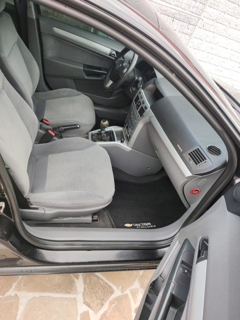 VECTRA 2.0 MPFI ELEGANCE 8V FLEX 4P MANUAL - 2010 - TRêS COROAS