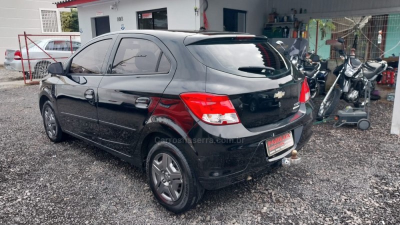 ONIX 1.0 LT PLUS 8V FLEX 4P MANUAL - 2015 - SOMBRIO