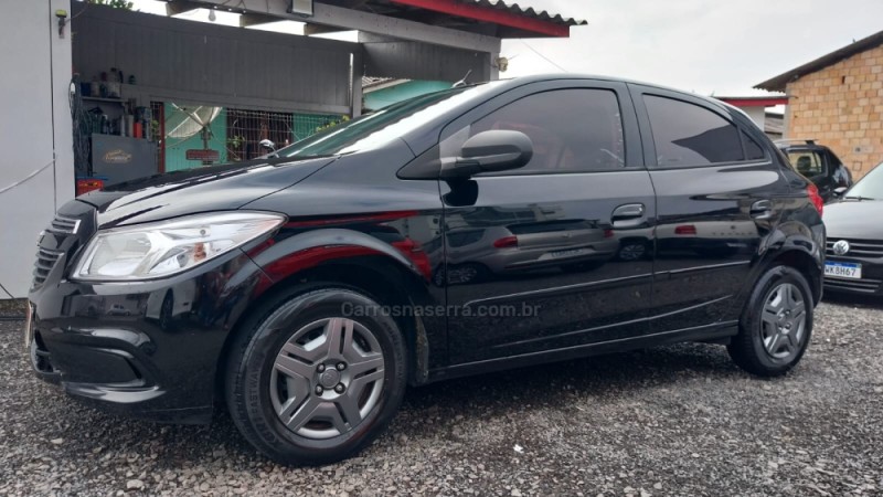 ONIX 1.0 LT PLUS 8V FLEX 4P MANUAL - 2015 - SOMBRIO