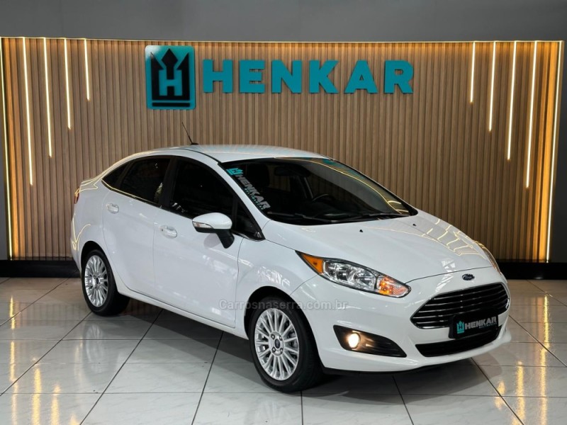 FIESTA 1.6 TITANIUM PLUS SEDAN 16V FLEX 4P AUTOMÁTICO - 2017 - CAMPO BOM