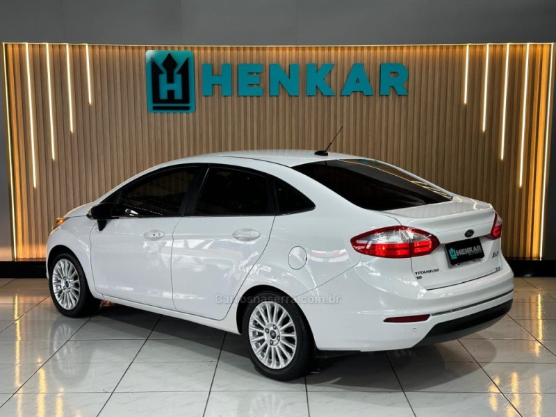FIESTA 1.6 TITANIUM PLUS SEDAN 16V FLEX 4P AUTOMÁTICO - 2017 - CAMPO BOM