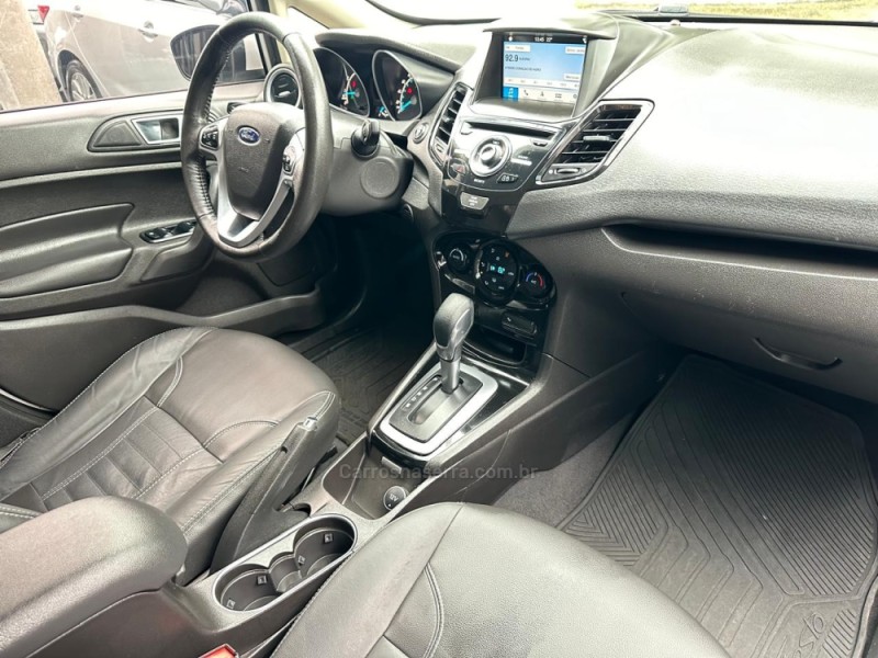 FIESTA 1.6 TITANIUM PLUS SEDAN 16V FLEX 4P AUTOMÁTICO - 2017 - CAMPO BOM
