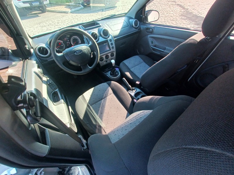 FIESTA 1.6 MPI HATCH 8V FLEX 4P MANUAL - 2014 - FLORES DA CUNHA