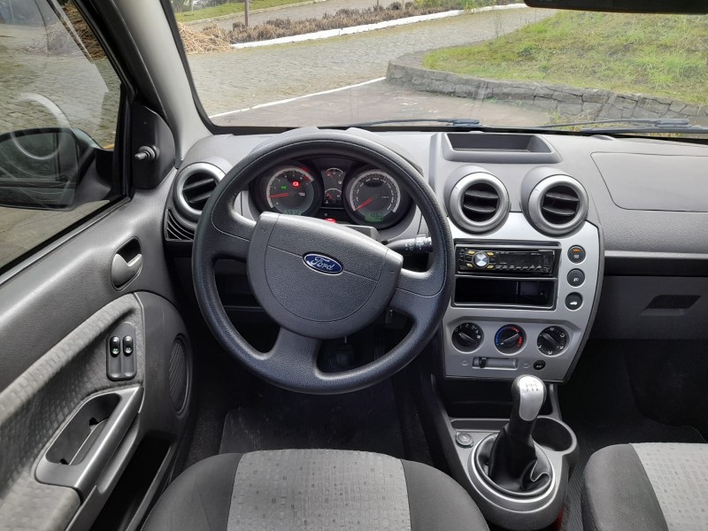 FIESTA 1.6 MPI SEDAN 8V FLEX 4P MANUAL - 2013 - FARROUPILHA