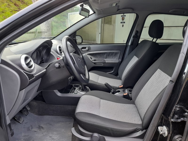 FIESTA 1.6 MPI SEDAN 8V FLEX 4P MANUAL - 2013 - FARROUPILHA