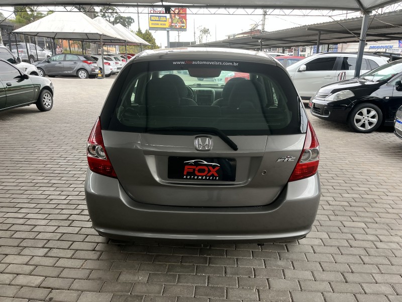 FIT 1.4 LX 8V GASOLINA 4P MANUAL - 2006 - CAXIAS DO SUL