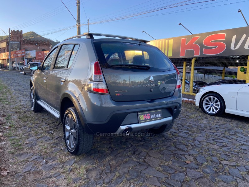 SANDERO 1.6 STEPWAY 8V FLEX 4P MANUAL - 2014 - DOIS IRMãOS