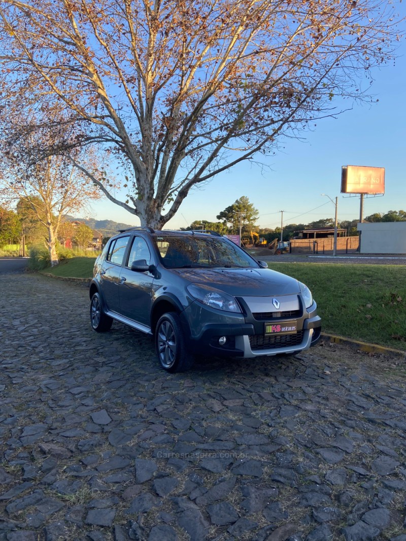 SANDERO 1.6 STEPWAY 8V FLEX 4P MANUAL - 2014 - DOIS IRMãOS