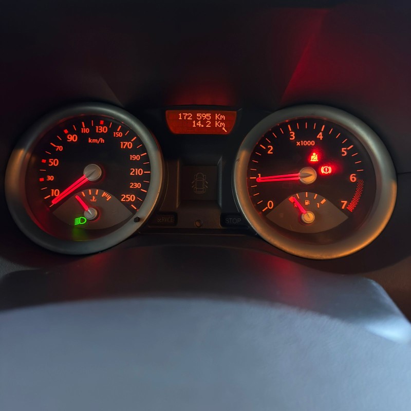 MÉGANE 2.0 DYNAMIQUE SEDAN 16V GASOLINA 4P MANUAL - 2007 - CAXIAS DO SUL