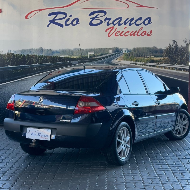 MÉGANE 2.0 DYNAMIQUE SEDAN 16V GASOLINA 4P MANUAL - 2007 - CAXIAS DO SUL