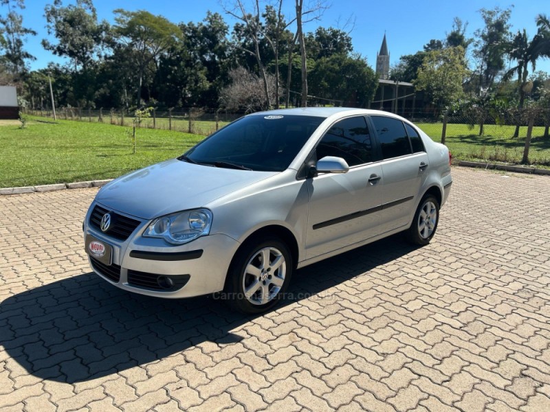POLO SEDAN 1.6 MI COMFORTLINE 8V FLEX 4P AUTOMATIZADO - 2010 - LAJEADO