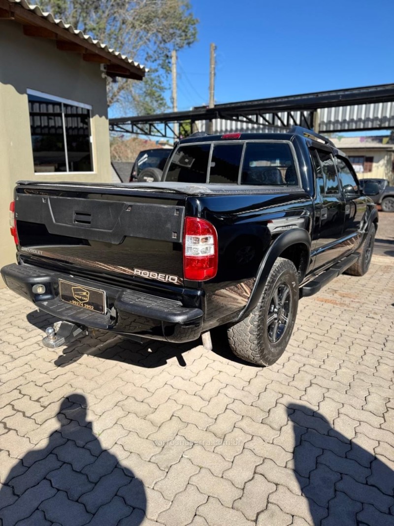 S10 2.4 MPFI RODEIO 4X2 CD 8V FLEX 4P MANUAL - 2011 - MONTENEGRO