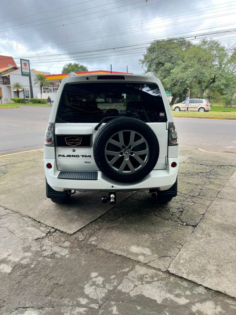 PAJERO TR4 2.0 4X2 16V 140CV FLEX 4P AUTOMÁTICO - 2015 - MONTENEGRO