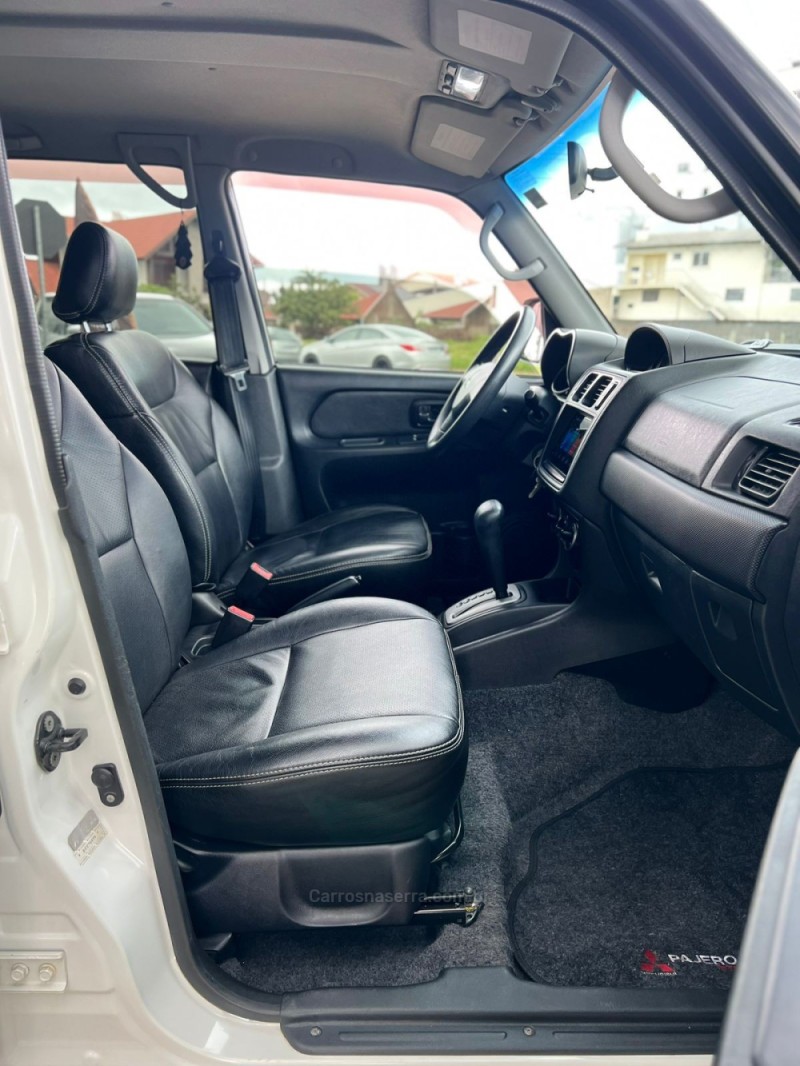 PAJERO TR4 2.0 4X2 16V 140CV FLEX 4P AUTOMÁTICO - 2015 - MONTENEGRO