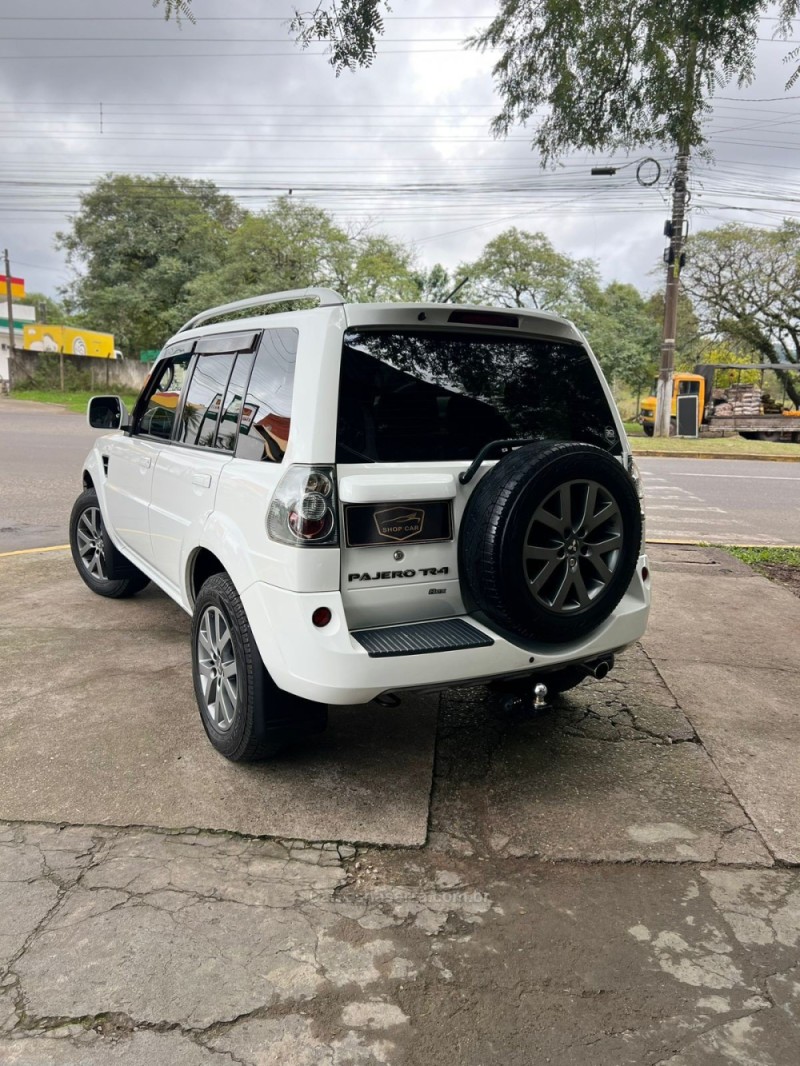 PAJERO TR4 2.0 4X2 16V 140CV FLEX 4P AUTOMÁTICO - 2015 - MONTENEGRO
