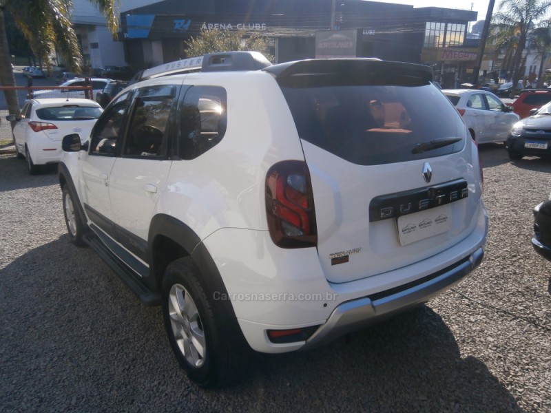 DUSTER 1.6 DYNAMIQUE 4X2 16V FLEX 4P MANUAL - 2016 - FARROUPILHA