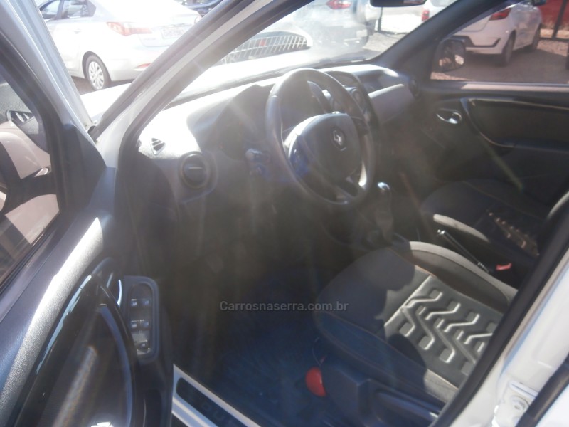 DUSTER 1.6 DYNAMIQUE 4X2 16V FLEX 4P MANUAL - 2016 - FARROUPILHA