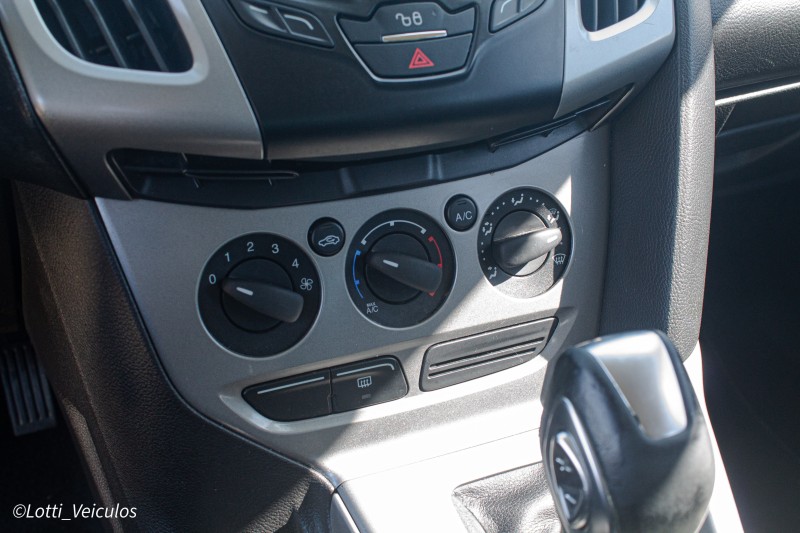 FOCUS 1.6 SE HATCH 16V FLEX 4P AUTOMÁTICO - 2014 - FARROUPILHA