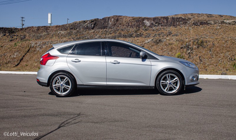 FOCUS 1.6 SE HATCH 16V FLEX 4P AUTOMÁTICO - 2014 - FARROUPILHA