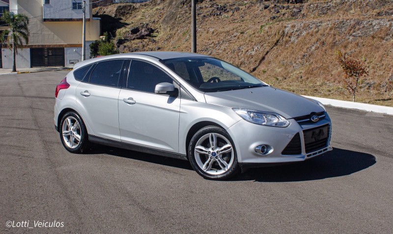 focus 1.6 se hatch 16v flex 4p automatico 2014 farroupilha