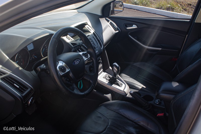 FOCUS 1.6 SE HATCH 16V FLEX 4P AUTOMÁTICO - 2014 - FARROUPILHA