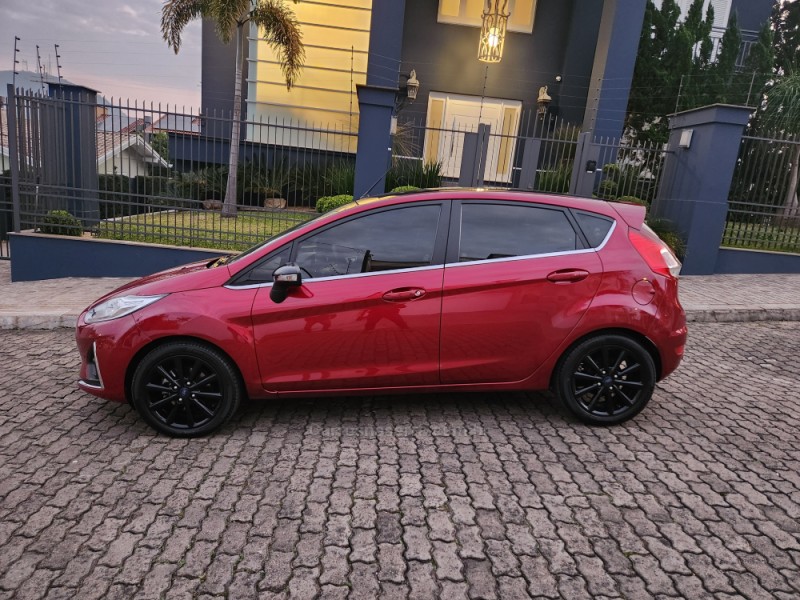 FIESTA 1.6 TITANIUM PLUS HATCH 16V FLEX 4P AUTOMÁTICO - 2018 - MONTENEGRO