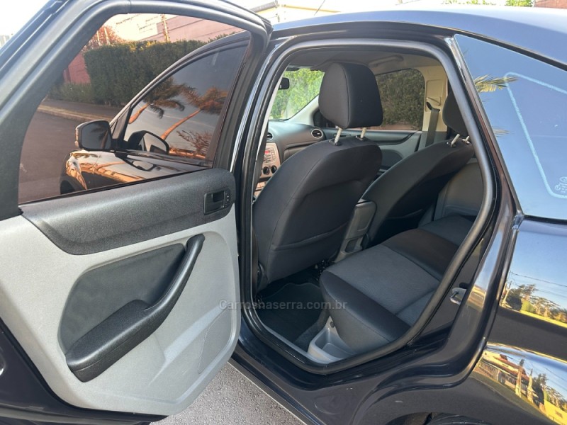 FOCUS 2.0 GHIA 16V FLEX 4P MANUAL - 2012 - SãO LEOPOLDO