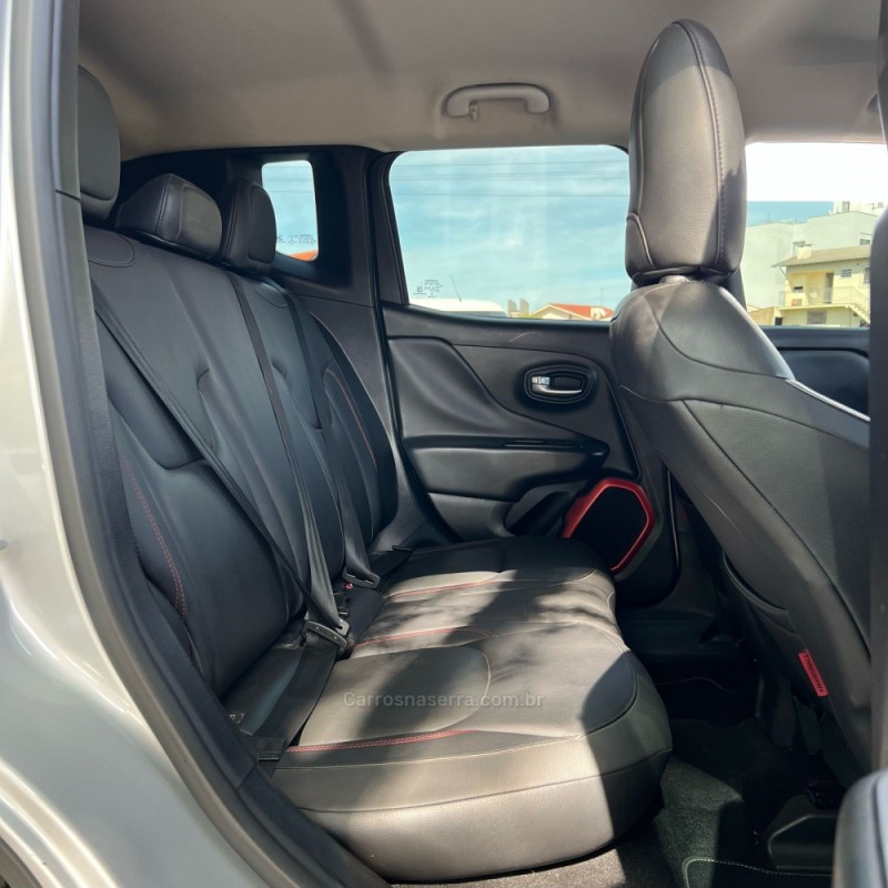 RENEGADE 2.0 16V TURBO DIESEL TRAILHAWK 4P 4X4 AUTOMÁTICO - 2016 - MONTENEGRO
