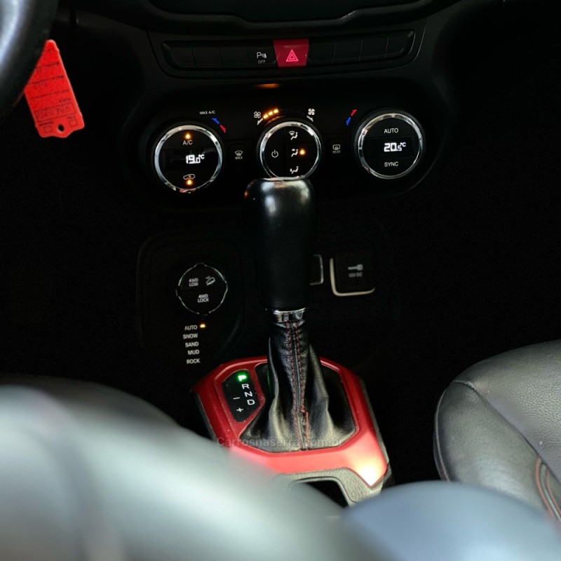 RENEGADE 2.0 16V TURBO DIESEL TRAILHAWK 4P 4X4 AUTOMÁTICO - 2016 - MONTENEGRO