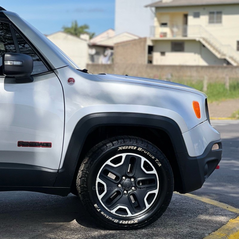RENEGADE 2.0 16V TURBO DIESEL TRAILHAWK 4P 4X4 AUTOMÁTICO - 2016 - MONTENEGRO