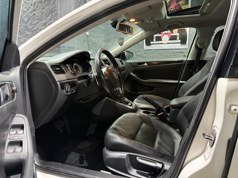 JETTA 2.0 COMFORTLINE FLEX 4P TIPTRONIC - 2013 - FARROUPILHA