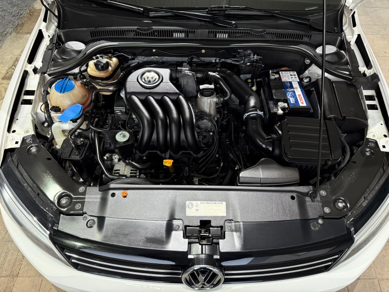 JETTA 2.0 COMFORTLINE FLEX 4P TIPTRONIC - 2013 - FARROUPILHA