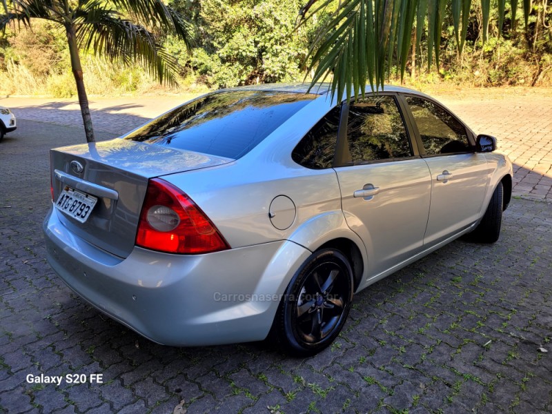 FOCUS 2.0 GLX SEDAN 16V GASOLINA 4P MANUAL - 2011 - NOVA PRATA