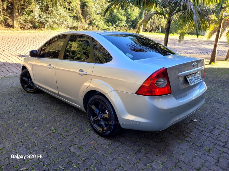 FOCUS 2.0 GLX SEDAN 16V GASOLINA 4P MANUAL - 2011 - NOVA PRATA