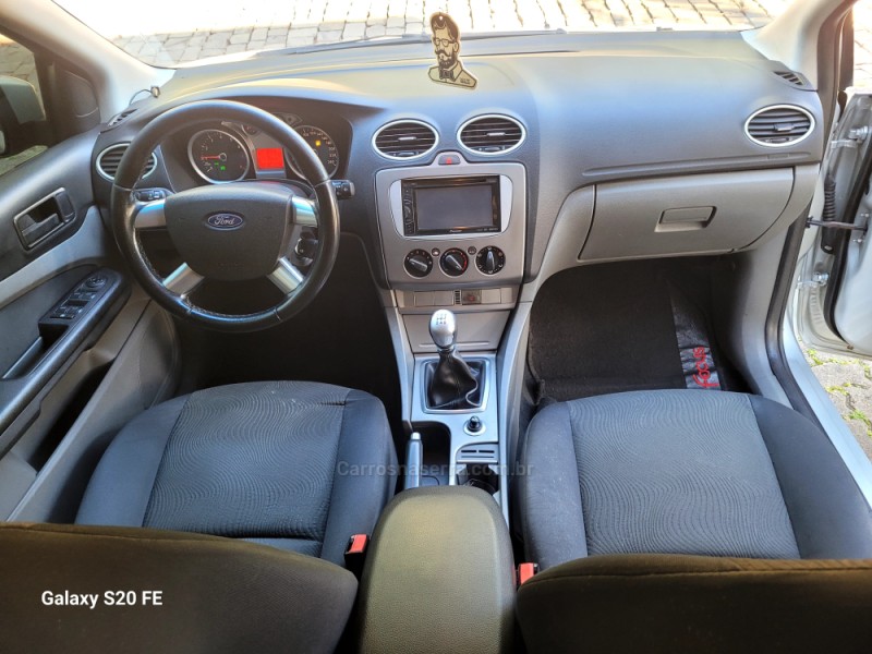 FOCUS 2.0 GLX SEDAN 16V GASOLINA 4P MANUAL - 2011 - NOVA PRATA