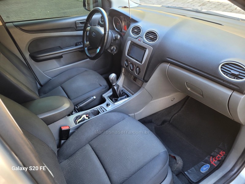 FOCUS 2.0 GLX SEDAN 16V GASOLINA 4P MANUAL - 2011 - NOVA PRATA