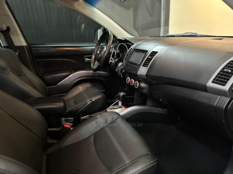 OUTLANDER 2.0 COMFORT 16V GASOLINA 4P AUTOMÁTICO - 2013 - NOVO HAMBURGO