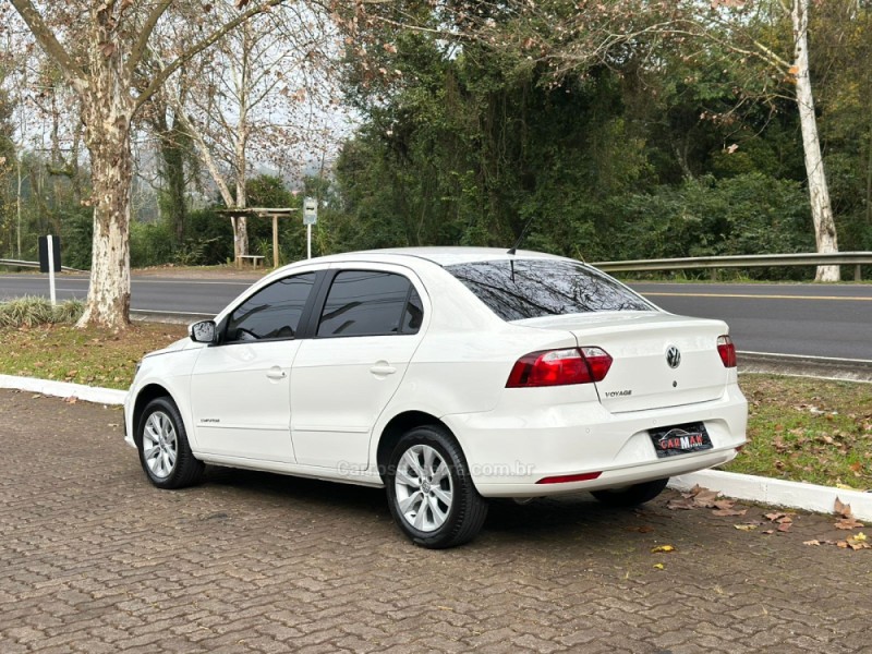 VOYAGE 1.6 MI COMFORTLINE 8V FLEX 4P MANUAL - 2018 - DOIS IRMãOS