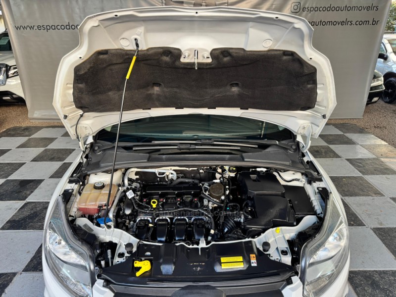 FOCUS 2.0 SE 16V FLEX 4P AUTOMÁTICO - 2015 - NOVA PRATA