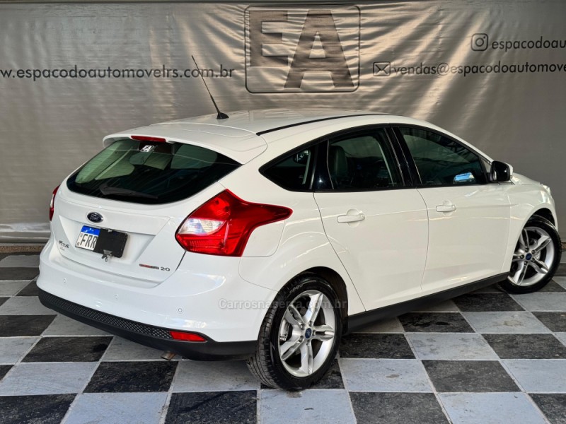 FOCUS 2.0 SE 16V FLEX 4P AUTOMÁTICO - 2015 - NOVA PRATA