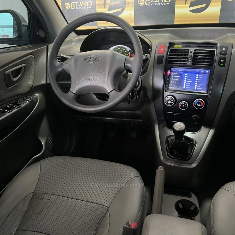 TUCSON 2.0 MPFI GL 16V 142CV 2WD GASOLINA 4P MANUAL - 2007 - PORTãO