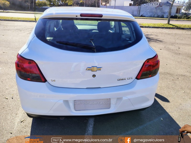 ONIX 1.4 MPFI LTZ 8V FLEX 4P MANUAL - 2015 - BENTO GONçALVES