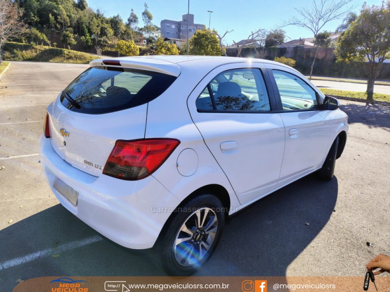 ONIX 1.4 MPFI LTZ 8V FLEX 4P MANUAL - 2015 - BENTO GONçALVES