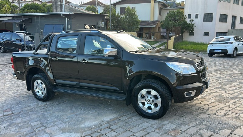 S10 2.4 LTZ 4X2 CD 8V FLEX 4P MANUAL - 2014 - FARROUPILHA