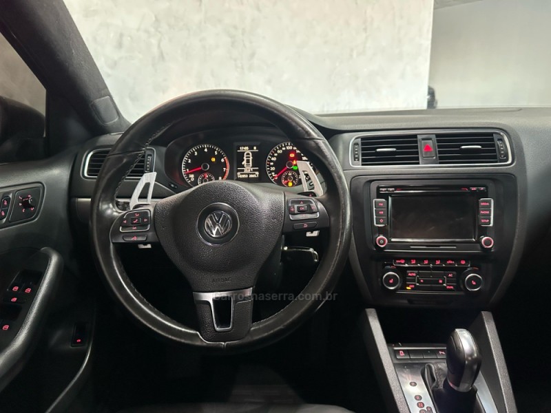 JETTA 2.0 TSI DSG HIGHLINE 200CV GASOLINA 4P AUTOMÁTICO - 2011 - CAXIAS DO SUL