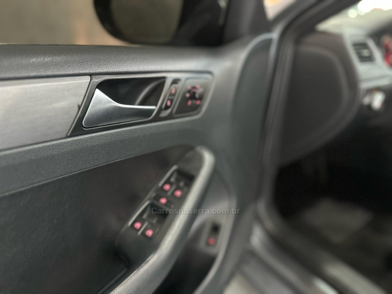 JETTA 2.0 TSI DSG HIGHLINE 200CV GASOLINA 4P AUTOMÁTICO - 2011 - CAXIAS DO SUL